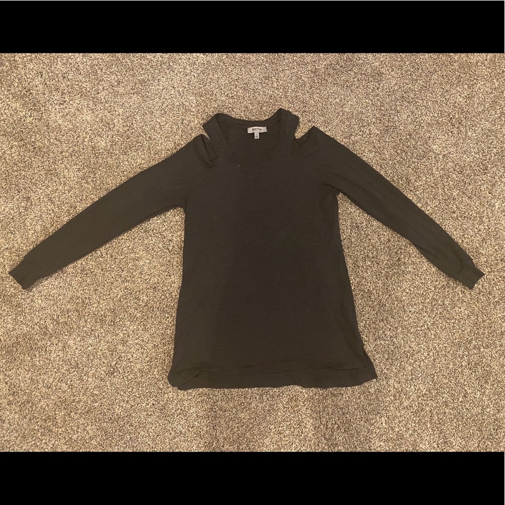 Kenneth Cole light weight sweater